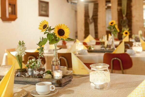 Tafel mit Tischdeko Hansmeyerhof Heimatmuseum Buchenbach im Dreisamtal