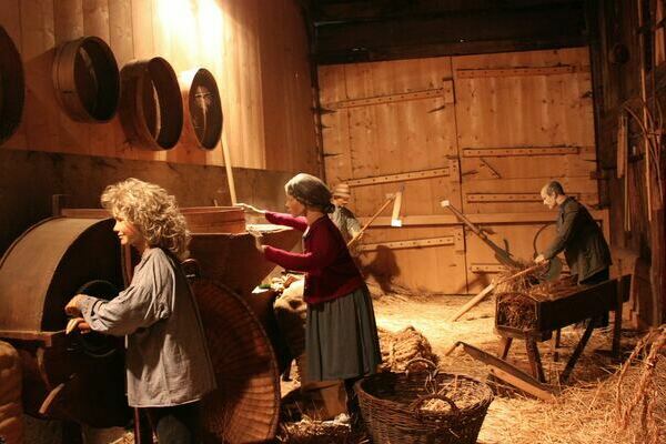 Dreschen und mahlen von Korn am Hansmeyerhof Heimatmuseum Buchenbach im Dreisamtal